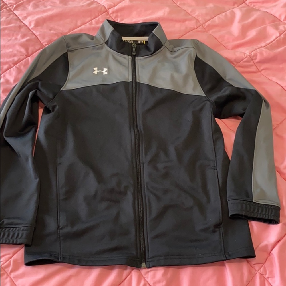 Youth large under armor jacket awesome condition.